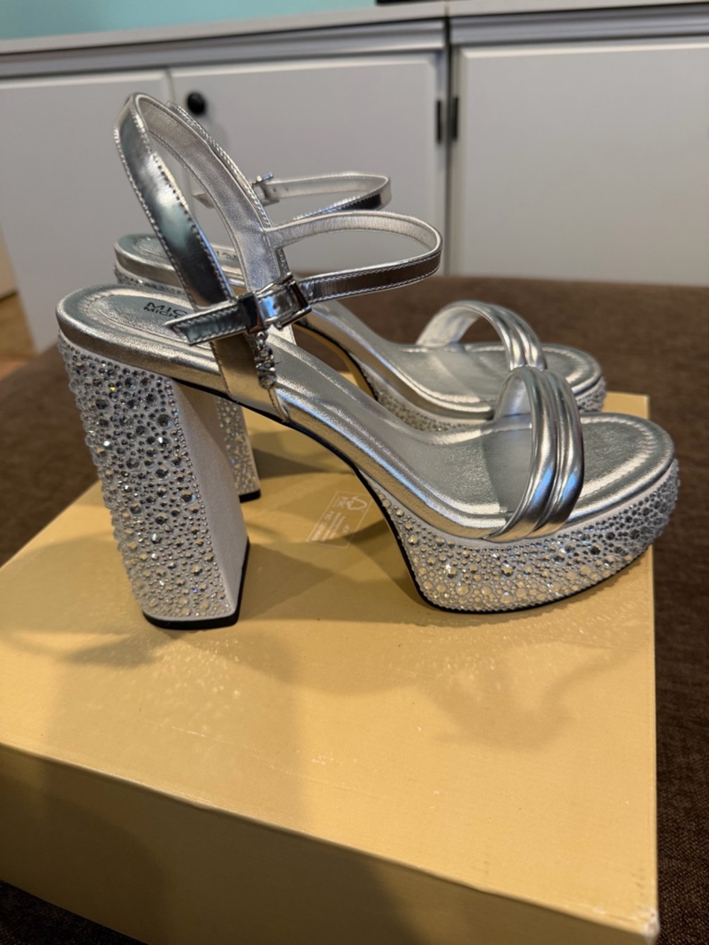 Michael Kors Laci Platform Sandals Size 8.5 Silver w/ Rhinestones Prom Wedding